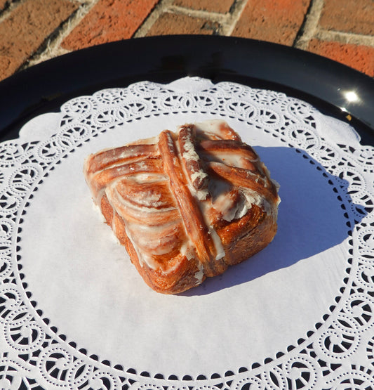 Cinnamon Roll (Serves 12)